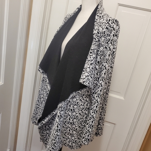 Kut from the Cloth Open front Cascading Knit Cardigan size Large, classic - Picture 4 of 8